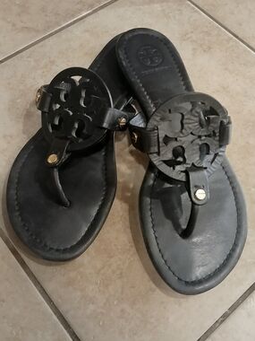 Tory Burch Black Logo Cutout Leather Thong Sandals